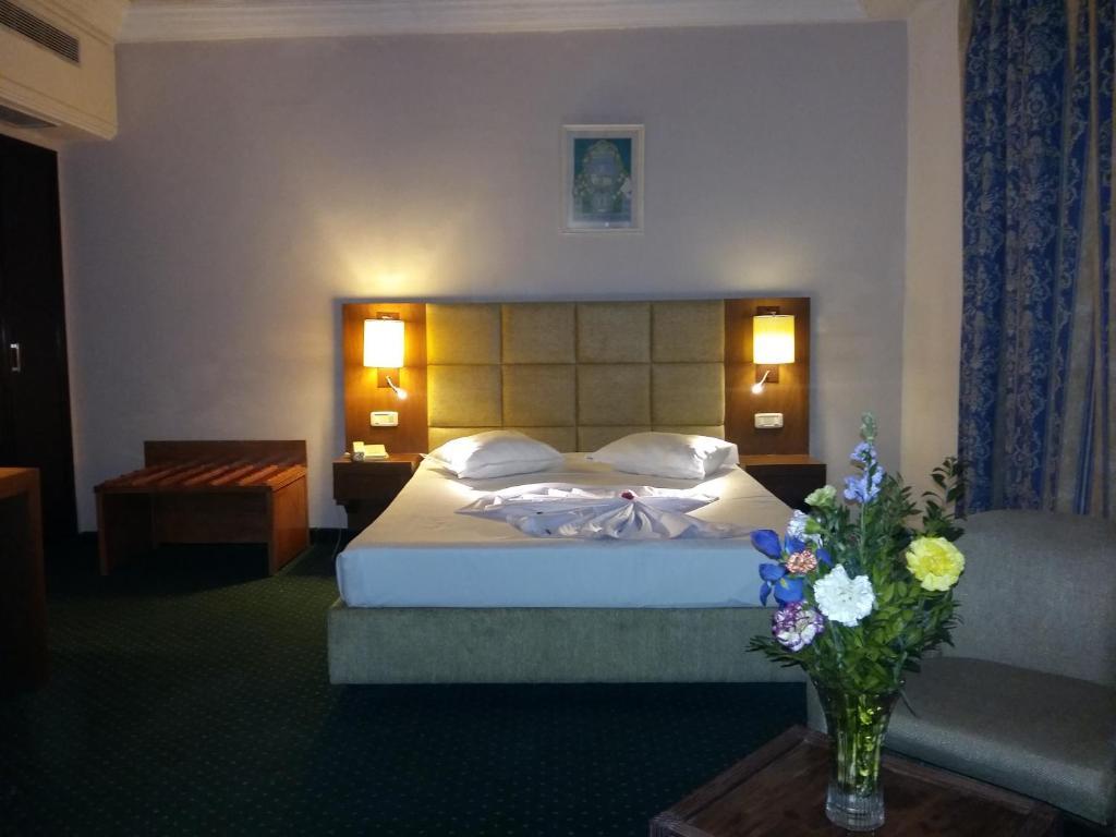 Hotel Ibn Khaldoun Tunis Ngoại thất bức ảnh