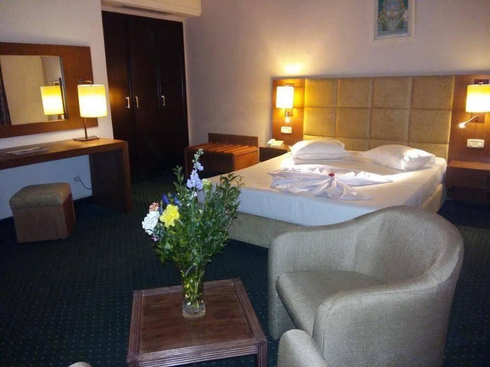 Hotel Ibn Khaldoun Tunis Ngoại thất bức ảnh